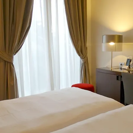 Scala 4* Milán